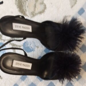 Steve Madden Black Feathered Sandals